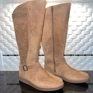 UGG GELLAR knee high boot. NEVER WORN Retail $225 perfect condition